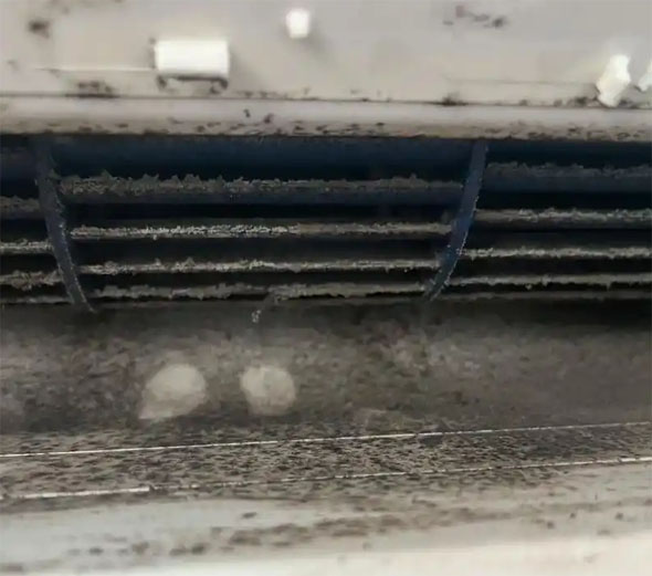 伽师空调吹的风有股烧焦味是怎么回事